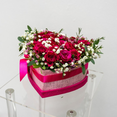 Pink heart hat box - Stunning heart shaped pink hatbox with fresh roses and gyp.
