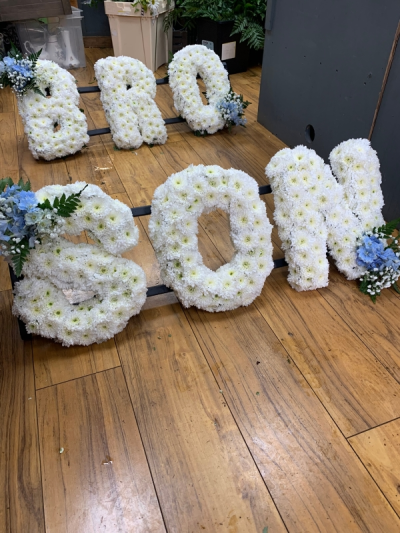 Funeral tribute letters - Beautiful funeral tribute letters that can be made for any name.
Each letter is priced at £55 each therefore the standard is the £165 option with 3 letters and 5 letters would be £275.00.
Please write in description the letters you would like and the colour on the corners