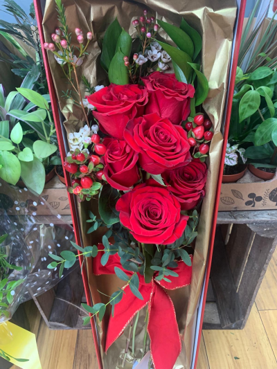 Long stem red roses boxed - Long stemmed red roses with gyp/waxflower and seasonal foliages in a gorgeous red box.
6 roses- £55
12 roses- £95