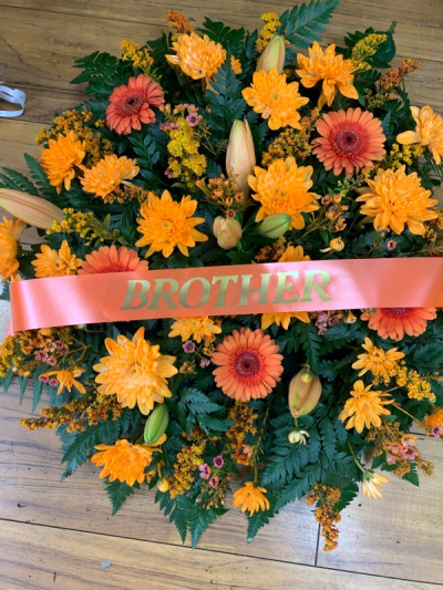 Orange grave tribute - Personalised oranges grave tribute

Please give one day notice and also include what you would like on the banner in the notes.