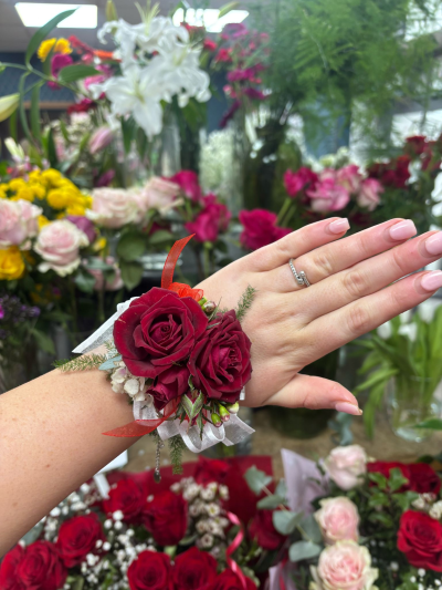 Red rose corsage - Please leave in the notes if you would like anything tweaked such as ribbon colour or silver/gold sparkles :)